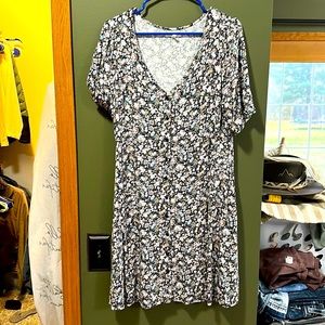 New without tags floral dress. Size Large. Button down front. Beautiful!